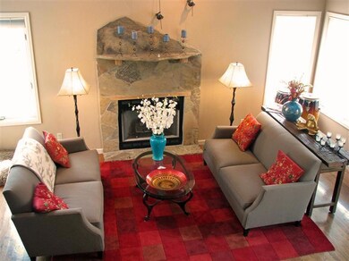 Living Room w/gas Fireplace