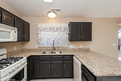 04_573S260East_177001_Kitchen_HiRes