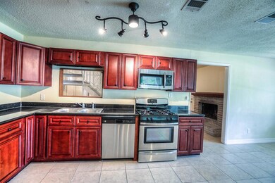 2303 Hialeah Dr, Houston, TX 77018 - photo 3