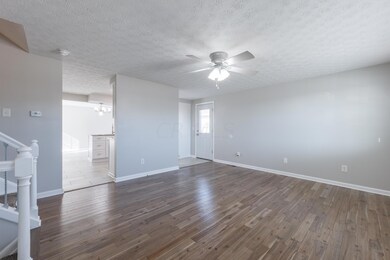 585 Fox Ridge St, Columbus, OH 43228 - photo 4