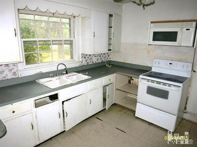 320 S Cowan St, Burgaw, NC 28425 - photo 6