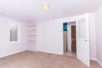 06. Family Room.jpg