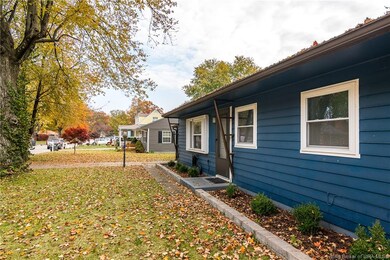 902 Sycamore Dr, Jeffersonville, IN 47130 - photo 4