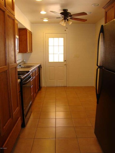 Kitchen (2)