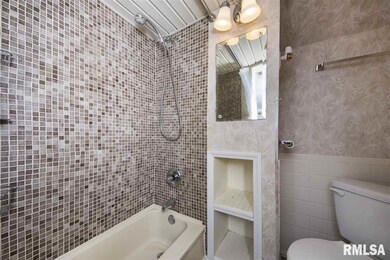 3533 W Queen Ann Ct, Peoria, IL 61615 - photo 2