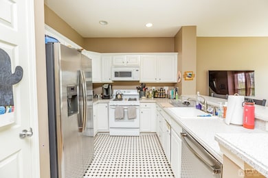 307 Lilac Dr unit F1, Union, NJ 07083 - photo 5