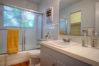 302 E 34th St unit 201, Austin, TX 78705 - photo 4