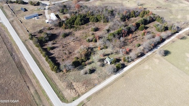 404 129th St, Fort Scott, KS 66701 - photo 2