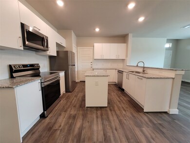 9877 Grosbeak Ln, the Woodlands, TX 77354 - photo 7