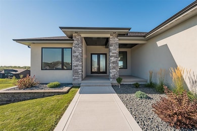 17778 Hammontree Dr, Clive, IA 50325 - photo 2