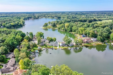 11036 Charles Dr, Byron, MI 48418 - photo 5