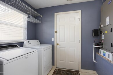 105 Brookhollow Cir-6