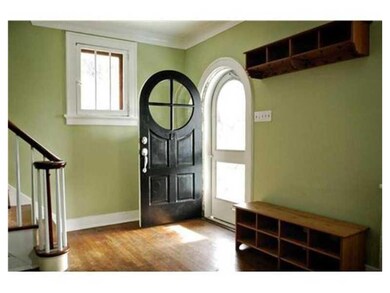Entry/Foyer.