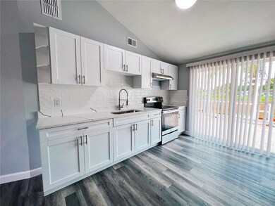 10204 Bellhurst Ct, Tampa, FL 33615 - photo 5