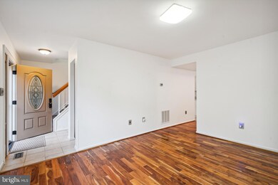 3036 Winter Pine Ct, Fairfax, VA 22031 - photo 2