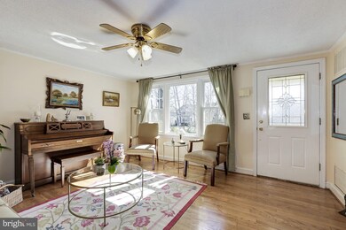 342 Ridge Rd, Washington Grove, MD 20880 - photo 6