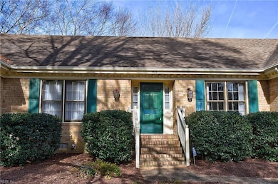 1924 Grayfalcon Dr, Norfolk, VA 23518 - photo 4