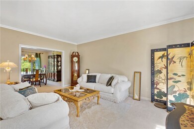 LIVING ROOM - Great neutral color scheme