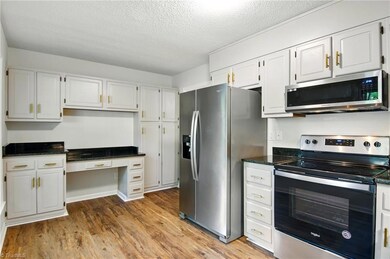 3985 Valley Ct unit B, Winston Salem, NC 27106 - photo 6