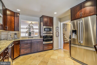 8045 Galla Knoll Cir, Springfield, VA 22153 - photo 7