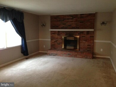 8851 Woodlawn Way, Springfield, VA 22153 - photo 5