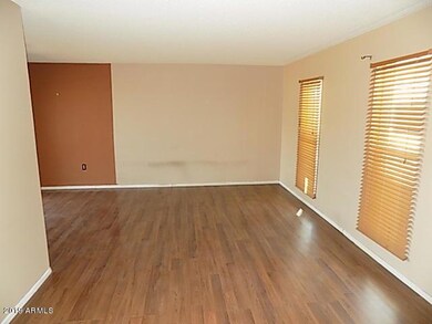 023-229844 living room 6