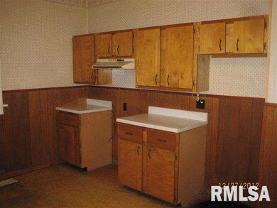 308 Willard Ave, Lincoln, IL 62656 - photo 5