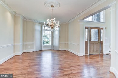 16533 Harbour Town Dr, Silver Spring, MD 20905 - photo 5