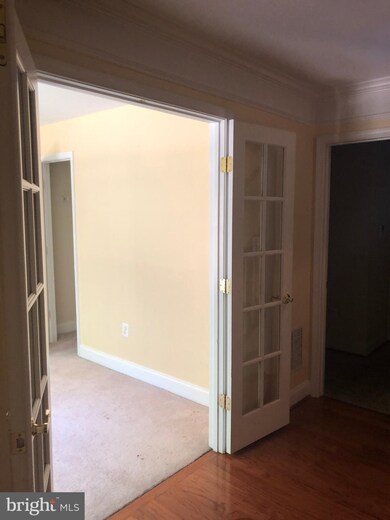 11813 Regents Park Dr, Germantown, MD 20876 - photo 5