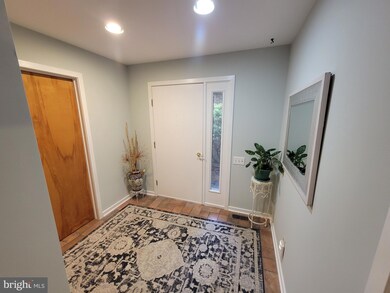 10 Bowie Dr, Wilmington, DE 19808 - photo 2