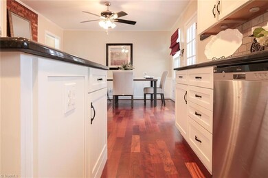 Love the wide drawers for storage!