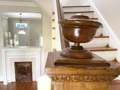 642- Newel Post