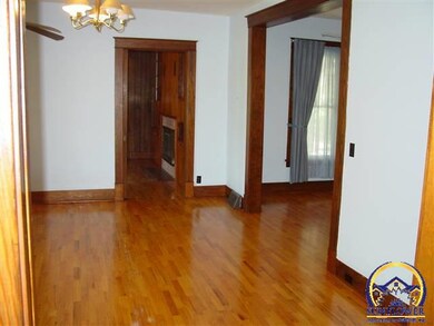102 Madison St, Oskaloosa, KS 66066 - photo 5