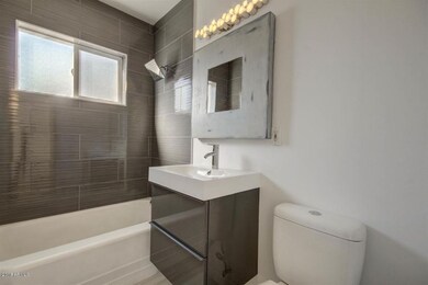 2807 Avalon Bath 2
