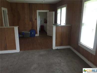 142 W Holland St, San Marcos, TX 78666 - photo 2