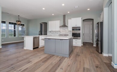 006_Kitchen And Casual Dining Area