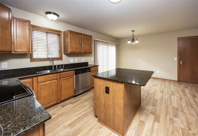 4284 Tamara Ln, West Des Moines, IA 50265 - photo 7