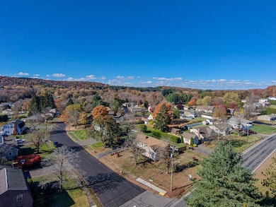 8 Ridgeview Dr, Feeding Hills, MA 01030 - photo 3