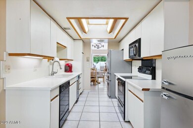 EAT IN KITCHEN