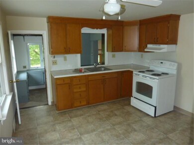 1610 Clearview Rd, Lansdale, PA 19446 - photo 3