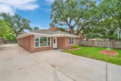 2610 W Holcombe Blvd, Houston, TX 77025 - photo 2