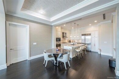 Ritz-Carlton Residences unit 1306, North Hills, NY 11040 - photo 5