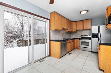 808 NW North Summit Cir, Blue Springs, MO 64015 - photo 3