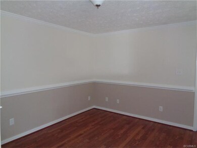 Liv.ing room with hardwood floors. crown molding, 