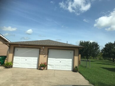 10127 S Country Dr, Alvin, TX 77511 - photo 5