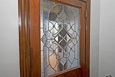 ENTRYThe front entry features a vestibule with ori