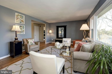 1537 Dahlia Ct, McLean, VA 22101 - photo 4