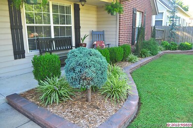 208 N Choctaw Ave, Claremore, OK 74017 - photo 2