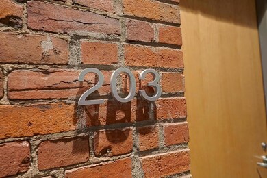 225_n_4th_203-6