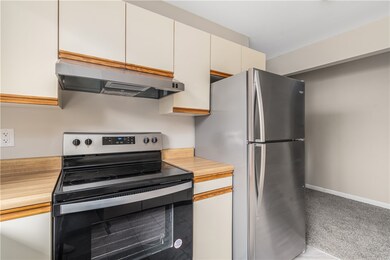 3 Village Ct, West Warwick, RI 02893 - photo 6